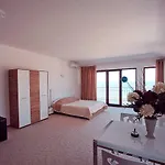 Primea מלון דירות 3*